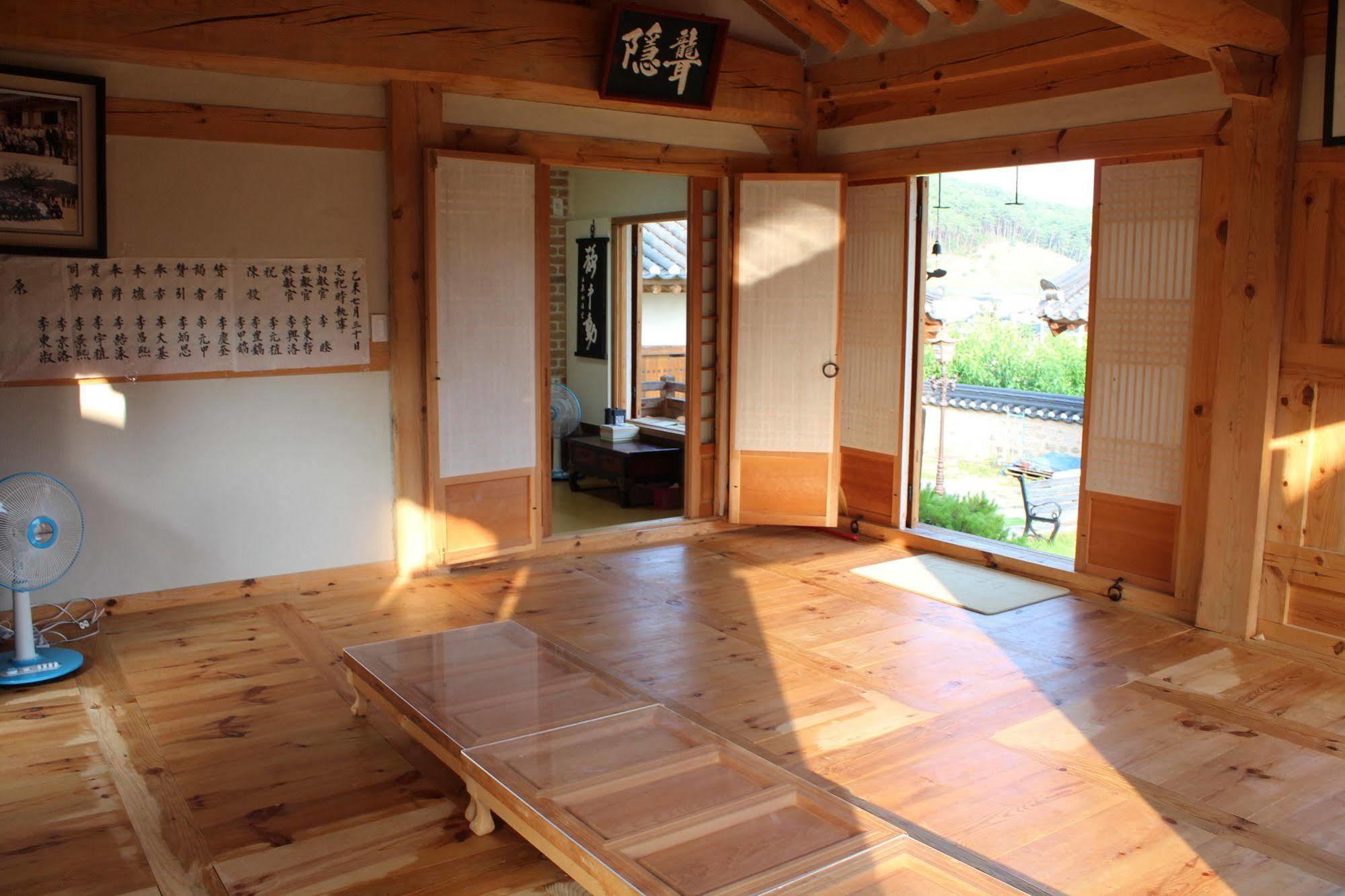 Ongye Jongtaek Hotel Andong Exterior photo